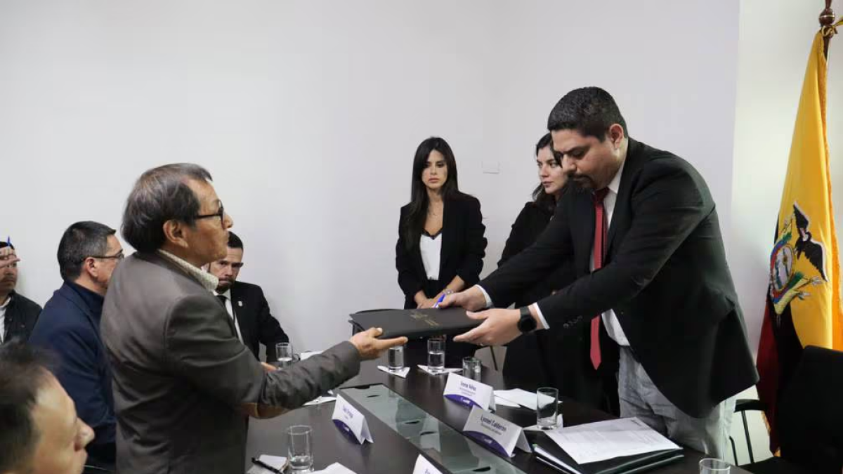 El viceministro del Interior, Lyonel Calderón, participó en la entrega de las actas desclasificadas relacionadas con el caso.