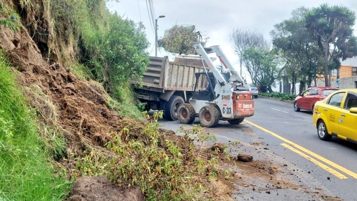 Deslizamientos. Los escombros que han caído fueron removidos.