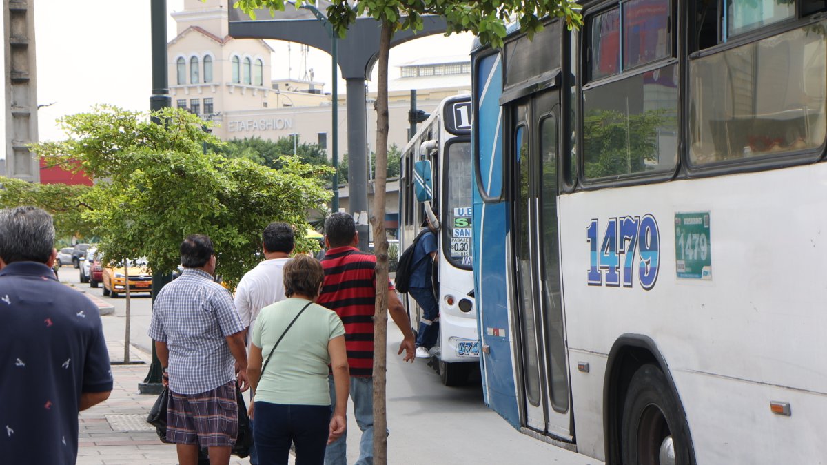 Transporte. La movilidad es uno de los puntos críticos en la urbe porteña, lo que ha generado reacciones constantes del alcalde Aquiles Álvarez.