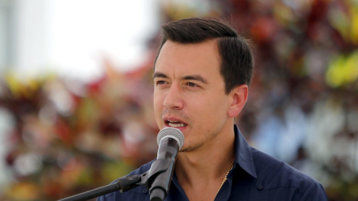 Noboa estará de gira internacional mientras en Ecuador su gobierno pasa por una crisis relacionada a Olón.