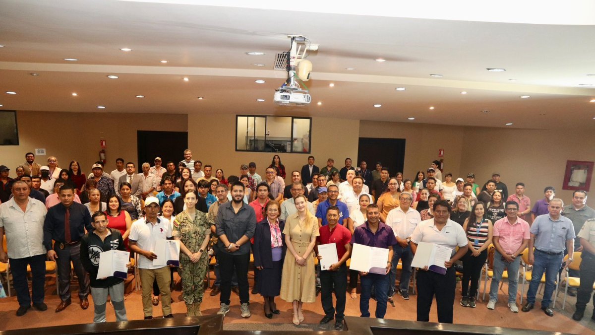 Cinco asociaciones pesqueras artesanales del Guayas recibieron los acuerdos.