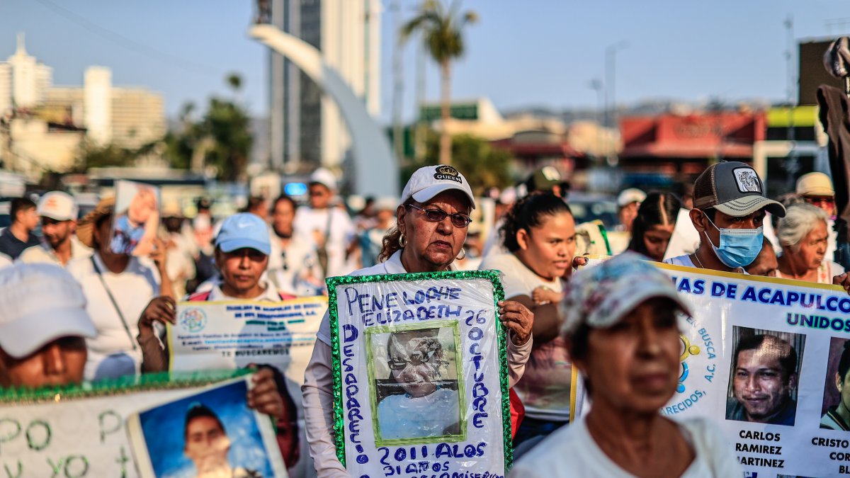 Madres de personas desaparecidas e integrantes de colectivos protestan en Acapulco (México). 