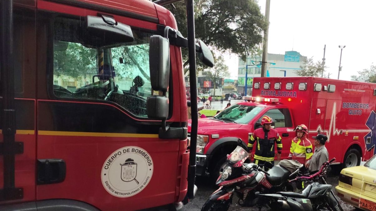 El Cuerpo de Bomberos acudió al sitio para atender la emergencia