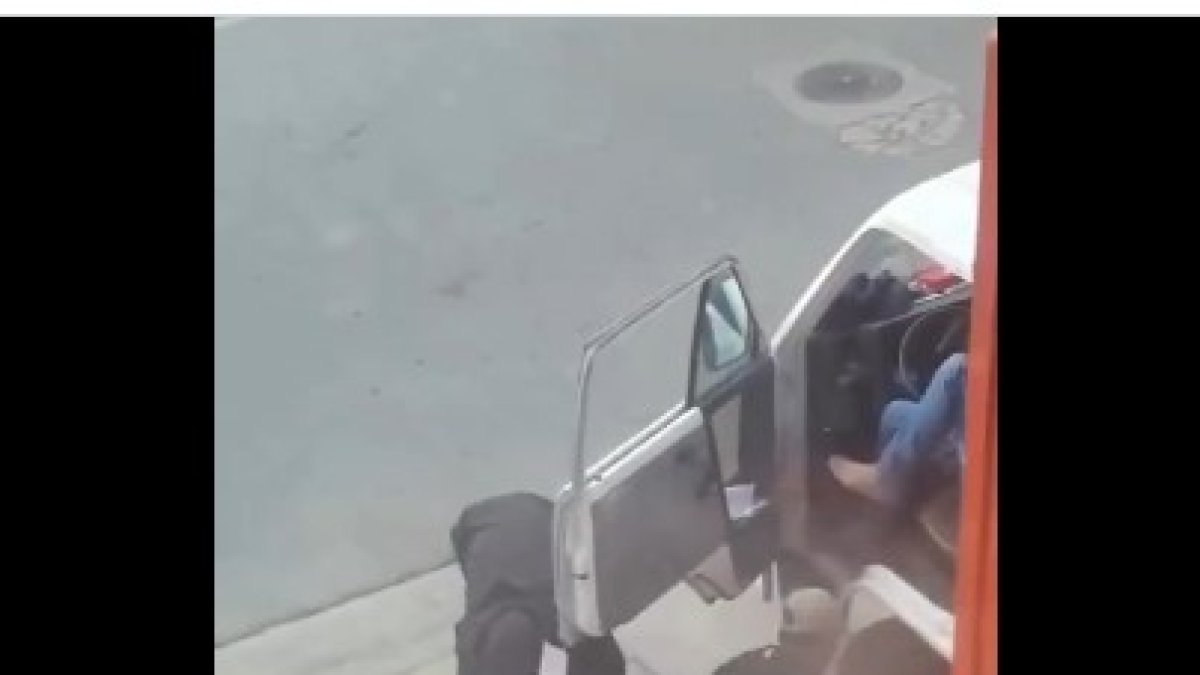 El hecho quedó captado en un video que se viralizó en redes sociales.