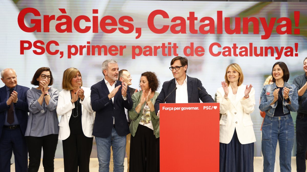 Cataluña. . Salvador Illa, principal del PSC, celebra el triunfo en las urnas del Partido Socialista Cataluña (PS