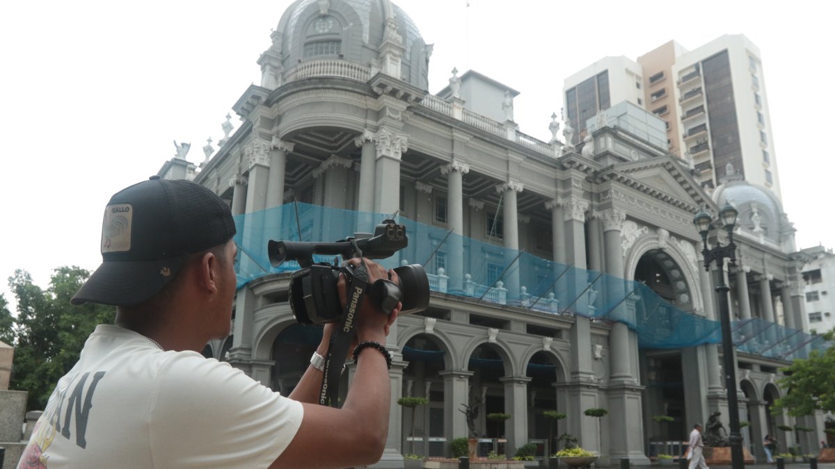 Referencial. El proceso de contratación que subió el Municipio al Sercop consiste en que el noticiero digital difunda sus obras, servicios y campañas.