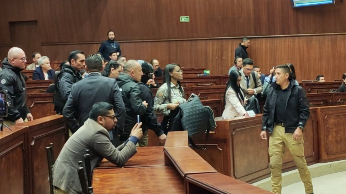 La fiscal salió de la sesión cuando se dio paso a recibir al exlegislador Ronny Aleaga de forma virtual.