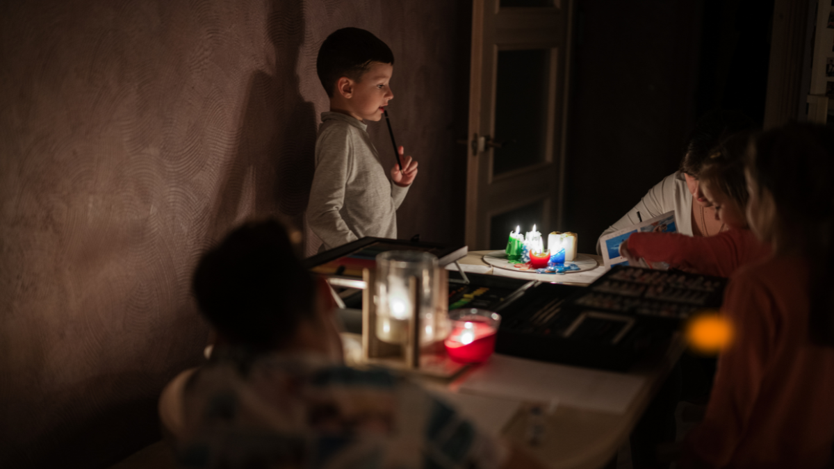 Los apagones en Ecuador regresaron debido a la crisis energética.