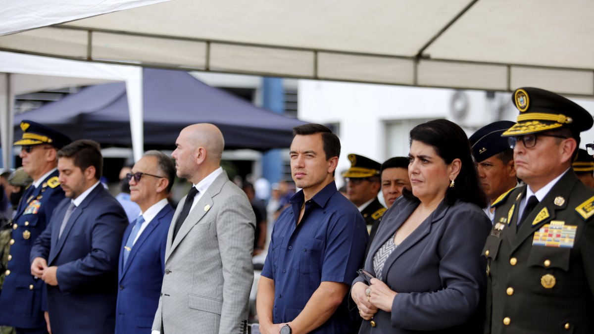 El aumento del IVA, la crisis diplomática con México y los apagones incidieron en la imagen del presidente Daniel Noboa, según la medición de la empresa Comunicaliza.