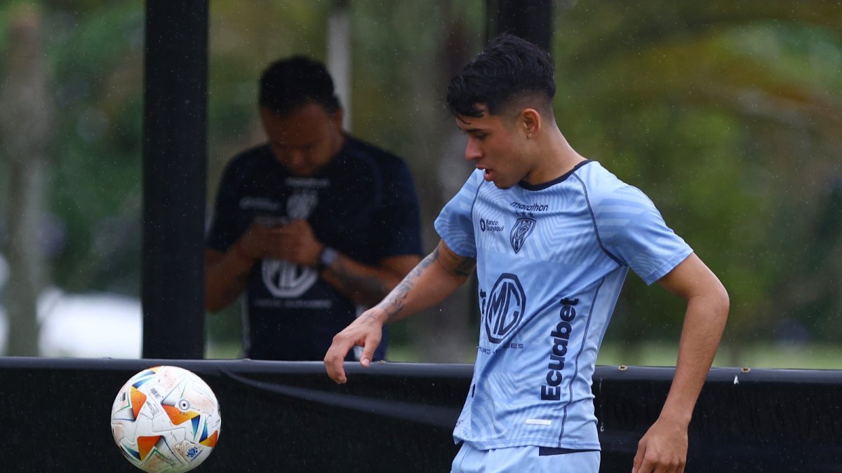 Kendry Páez comandará la ofensiva negriazul, ante el líder del grupo F.