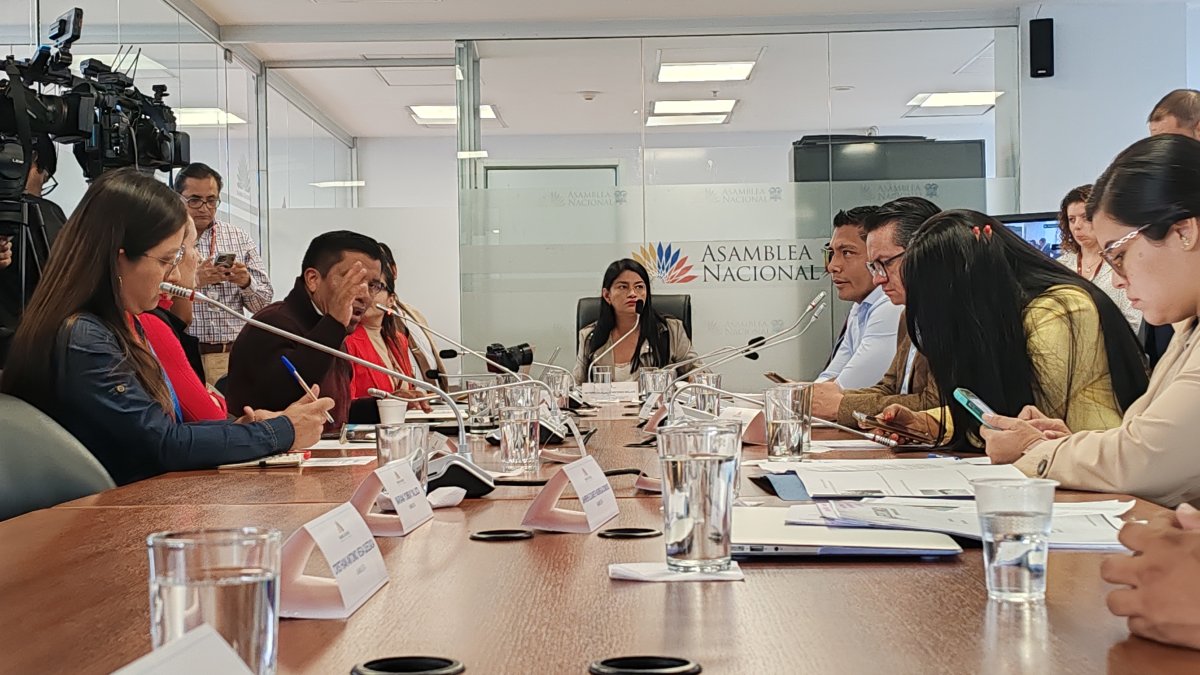 Los asambleístas criticaron la ausencia de los ministros convocados y compararon esa actuación con la de los ministros de Gobierno Lasso