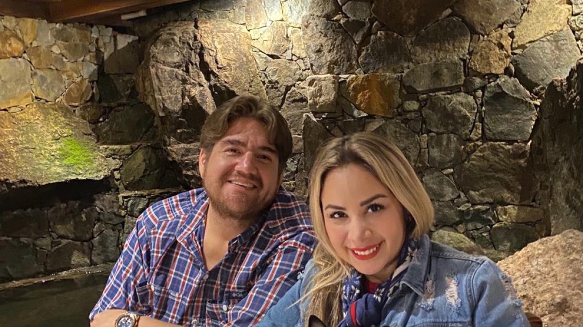 María del Mar Proaño con su esposo.