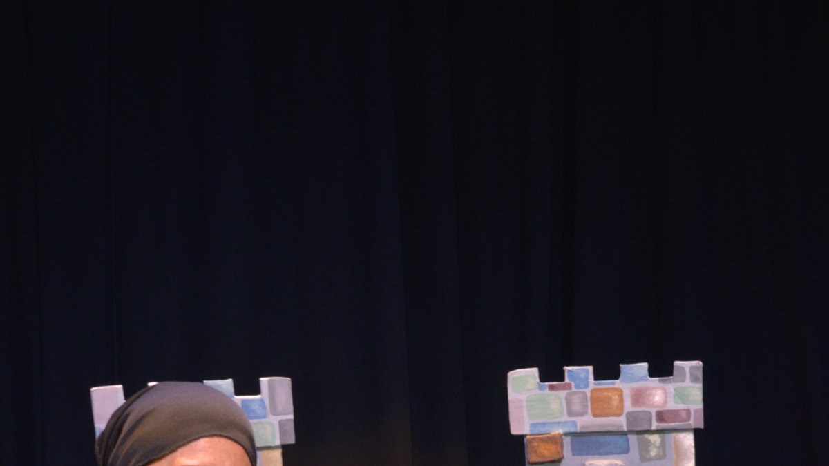 Dos titiriteras darán vida a la historia de un castillo con un rey y su trono.