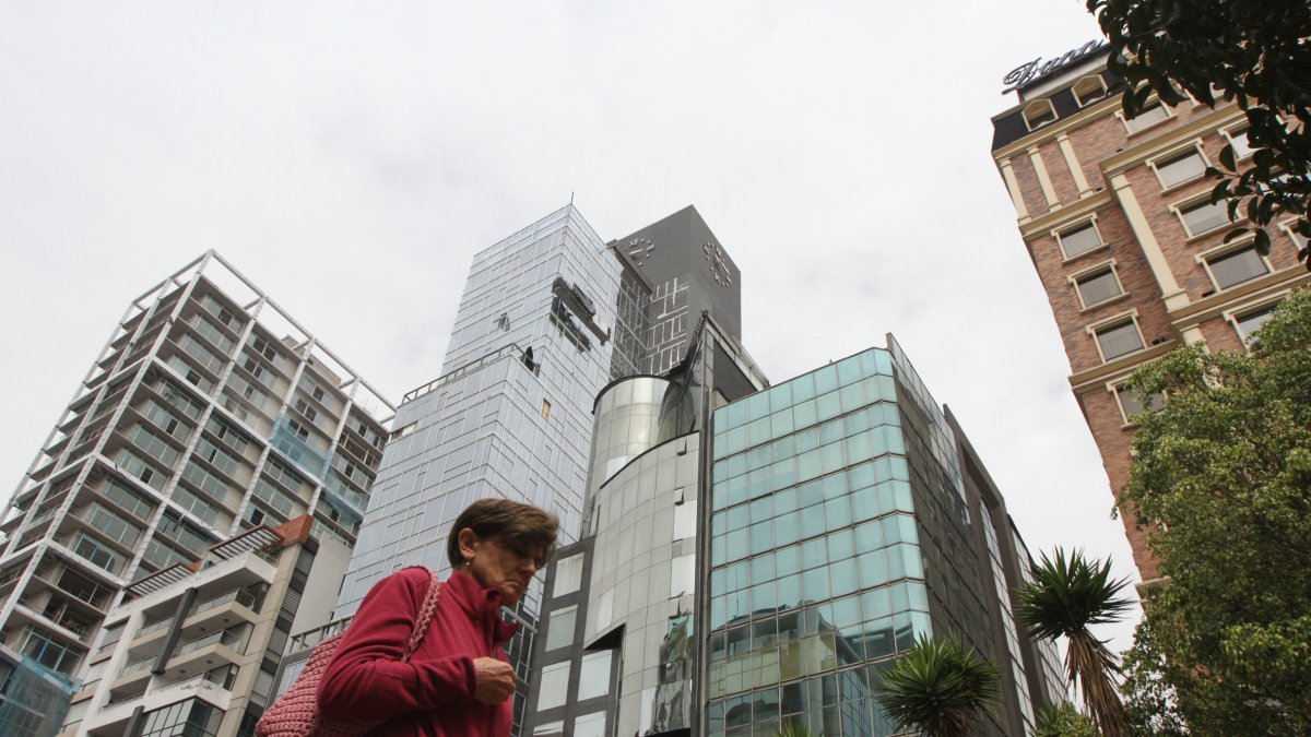 Avenida de Los Shyris. En la vía se permitirá que se levanten edificios de hasta 36 pisos. Lo autorizado en la zona era de hasta 24 plantas.