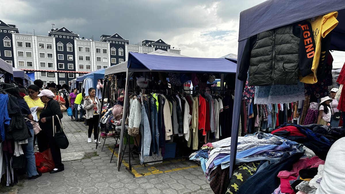 Las ferias de pulgas son mercados donde se venden todo tipo de productos de primera y segunda mano.