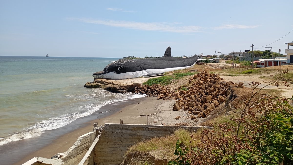 El balneario. Desde marzo que se registró el accidente, ni turistas ni locales pueden acceder a la zona turística de playa Delfín, donde además había cabañas y sitios gastronómicos.