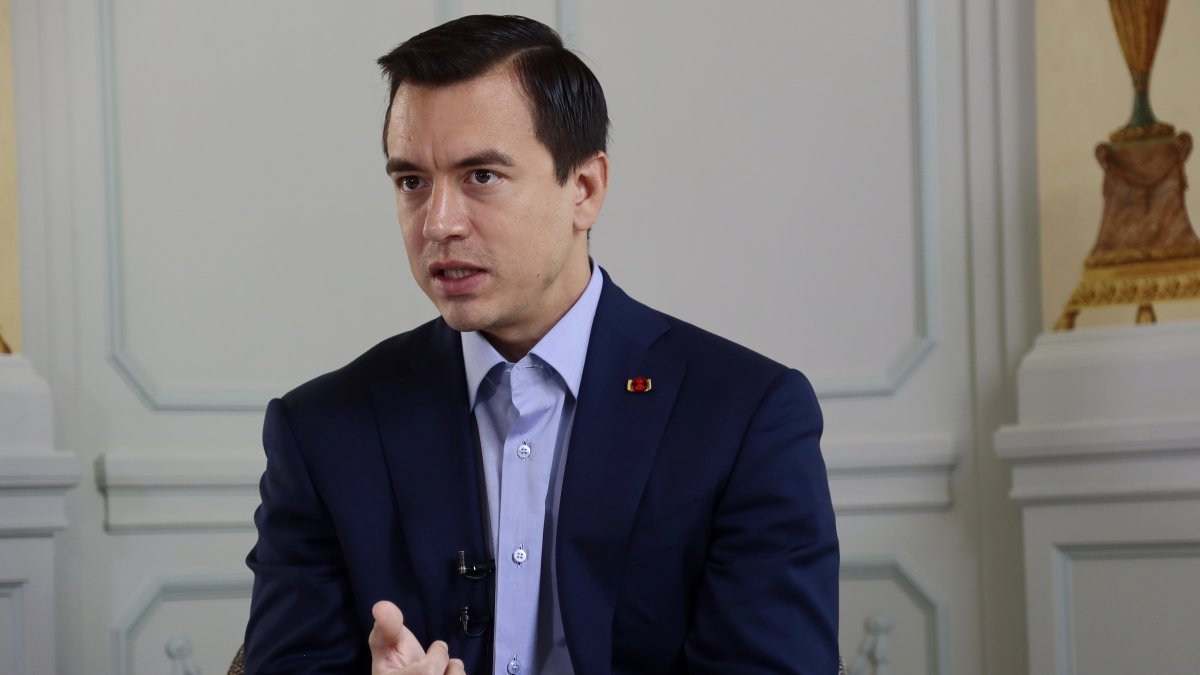 El presidente Noboa indicó que, junto a su esposa, es objeto de ataques por el caso Olón.