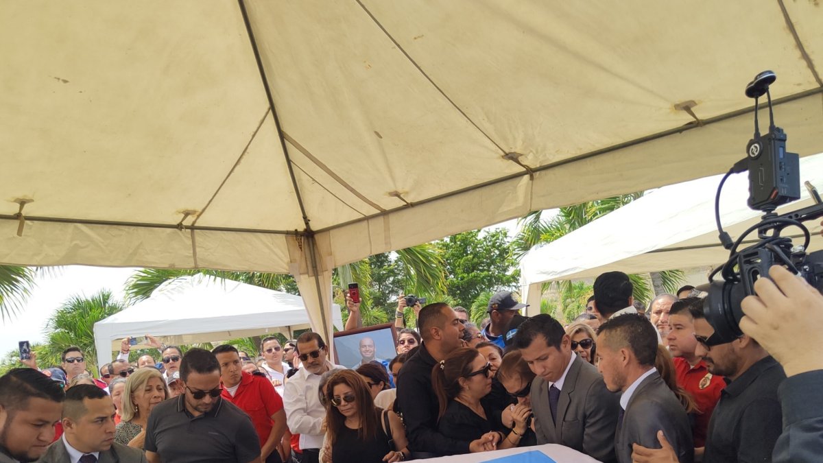 El funeral de Agustín Intriago, el alcalde de Manta que fue asesinado en 2023.
