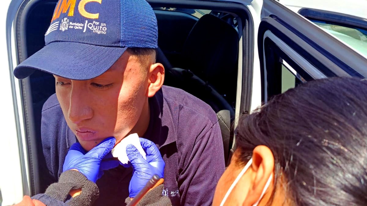 Durante los operativos tres inspectores han sufrido heridas de gravedad.