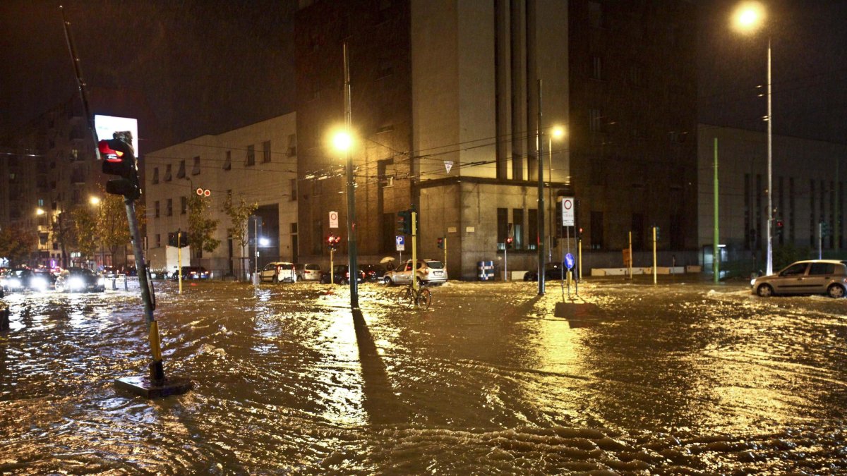 Milán. El río Seveso inundó calles tras las fuertes lluvias.