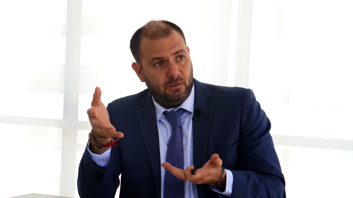 Denuncia. Juan Esteban Guarderas, miembro del CPCCS, dice que denuncias las infracciones electorales de Abad sin ver el beneficio de Noboa.