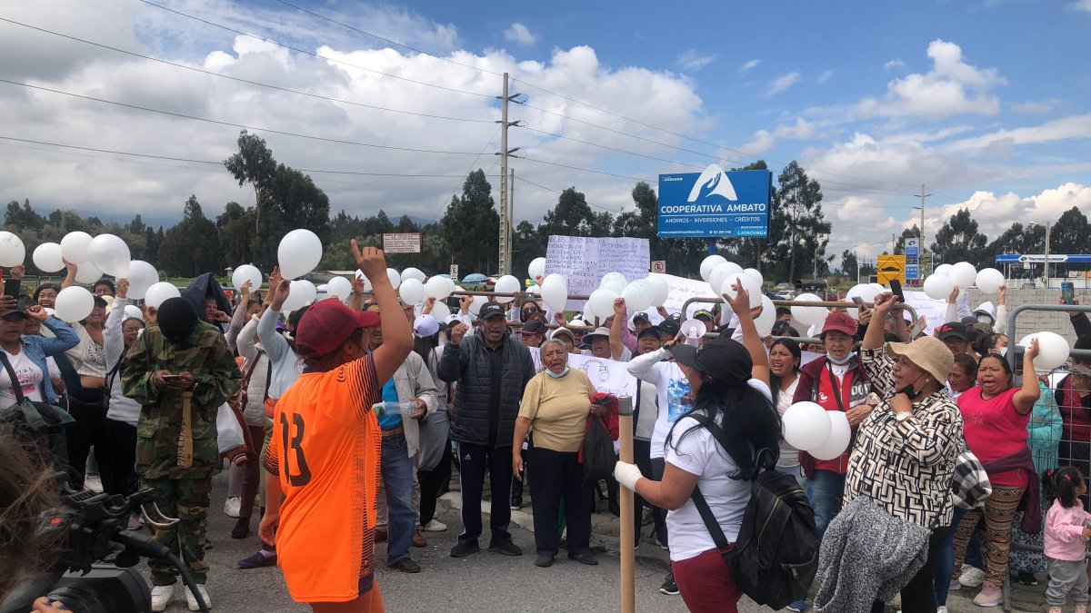Los familiares se ubicaron en la parte exterior del centro de privación de libertad.