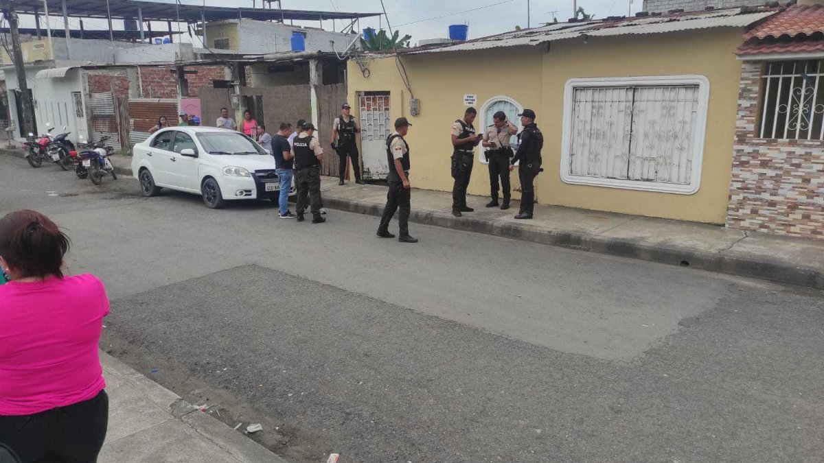 Escena. El ataque se registró en el interior de una vivienda, frente del parque Los Pinos, de Milagro.