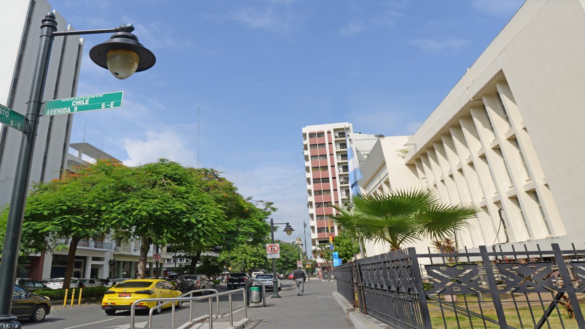 Referencial. El edificio se encuentra en la intersección de Pedro Carbo, cerca del Palacio Municipal. 