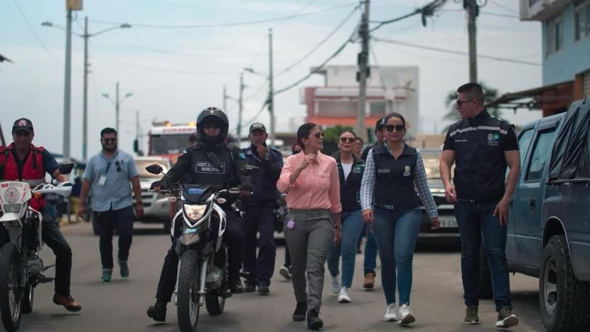 Claudia Martínez, directora de seguridad y control territorial de Portoviejo, en uno de sus recorridos