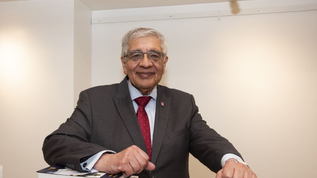 Joaquín Hernández es licenciado en Filosofía, magíster en Filosofía Contemporánea y doctor en Filosofía.