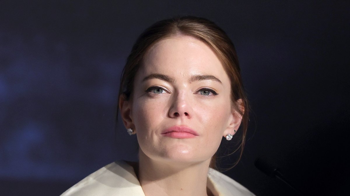 Emma Stone en la rueda de prensa de 'Kinds of kindness' en la edición número 77 del Festival Internacional de Cannes en Francia