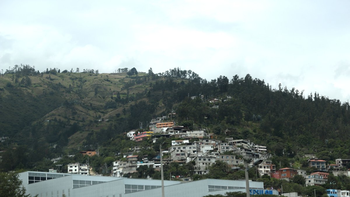 En zonas protegidas del volcán existe un crecimiento urbanístico acelerado. Se busca desincentivar que se sigan levantando proyectos.