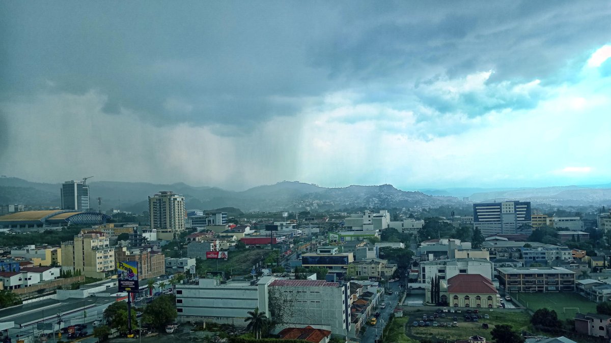 En varias zonas del país se reportan apagones.