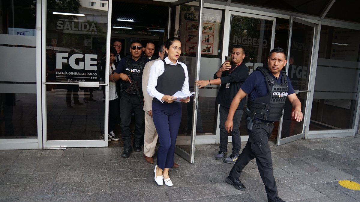 La asambleísta de Gente Buena, Gissella Molina, denunció a Pamela Aguirre en la Fiscalía, por la asistencia de Aleaga a Fiscalización.