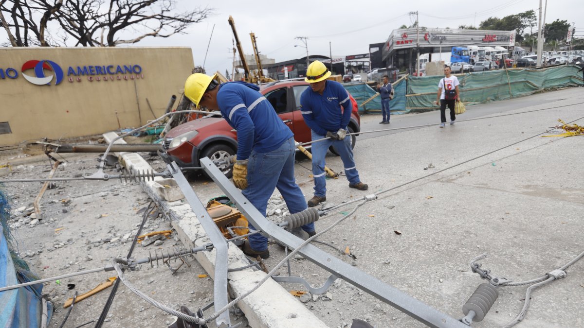 A causa del desplome, la avenida Juan Tanca Marengo fue cerrada al paso vehicular. Hasta las 18:00 del pasado 20 de mayo, los carros aún no podían desplazarse por esta ruta.