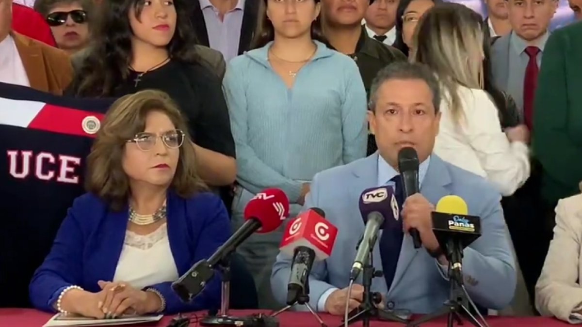 Pronunciamiento. El vicerrector Toscano rechazó los cuestionamientos a Espinosa, rector de la Universidad Central.