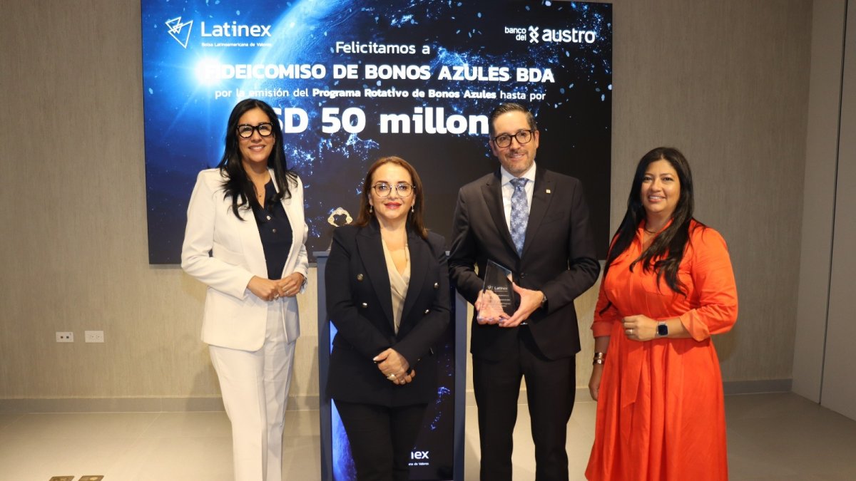 Olga Cantillo, Presidente Ejecutivo de Latinex; Andrea Mosquera, Presidente de GreenCapital Partners; Clemente Tamariz, Gerente de Banco del Austro; Lerzy Batista, Vicepresidente Comercial de Latinex.
