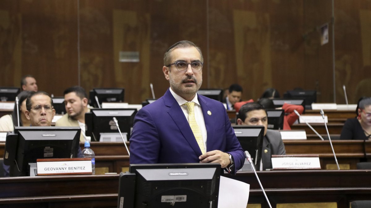 El socialcristiano Vicente Taiano mocionó la conformación que fue aprobada por el pleno.