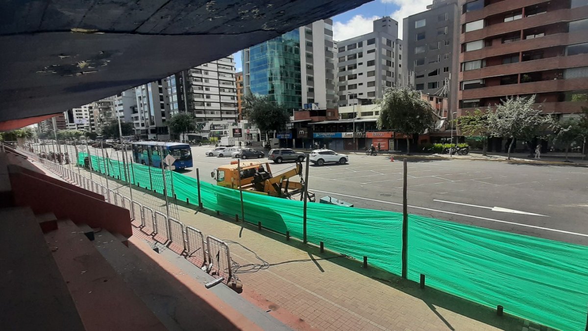 La Tribuna de los Shyris desde el 2021 fue cercada para evitar que los habitantes de calle se tomen esta zona