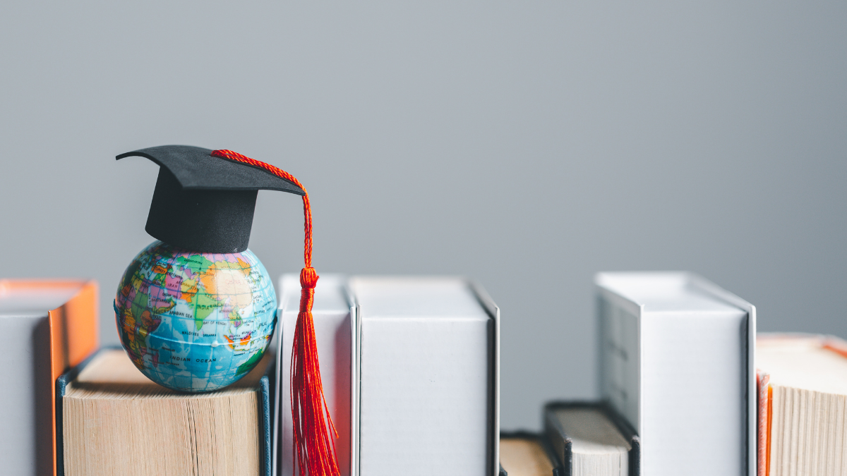 La Secretaría de Educación Superior, Ciencia, Tecnología e Innovación es el ente encargado de avalar las titulaciones obtenidas dentro y fuera del país.