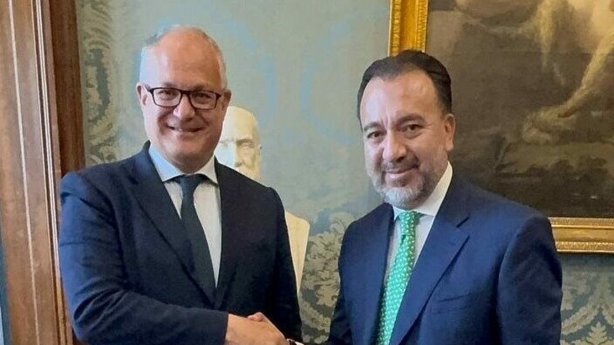 Acuerdo. Pabel Muñoz se reunió con el alcalde Roberto Gualtieri.