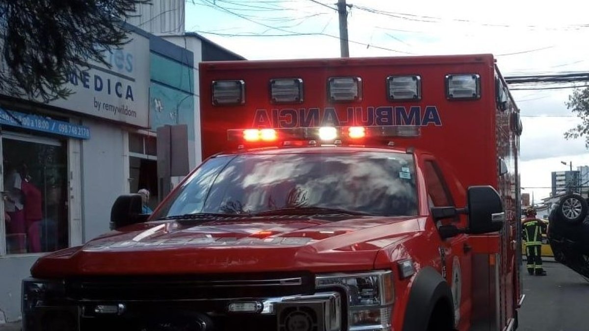 Efectivos del Cuerpo de Bomberos atendieron la emergencia.