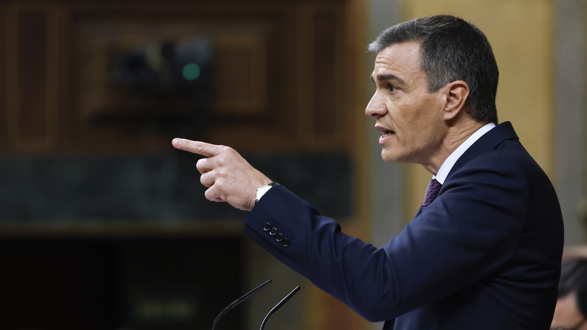 El jefe del Ejecutivo Pedro Sánchez, responde a las críticas previas del líder del conservador Partido Popular (PP), Alberto Núñez Feijóo.