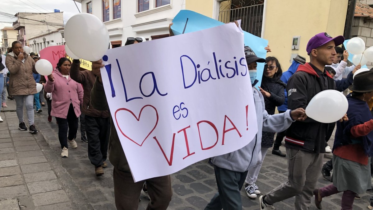 Decenas de personas salieron a protestar por la falta de este servicio de salud