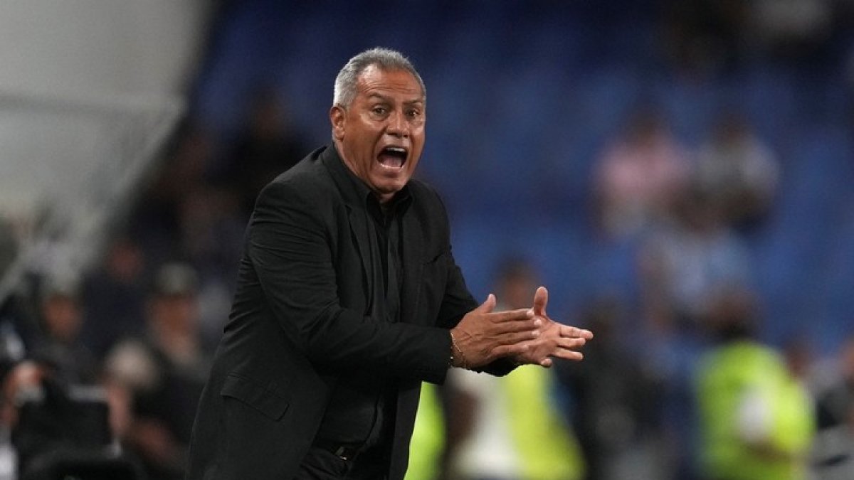 El director técnico Hernán Torres expresó su malestar tras los rumores de la salida de Emelec