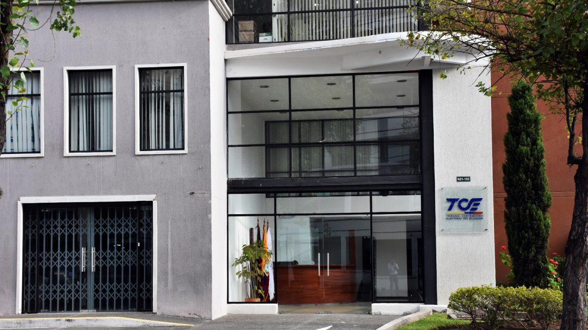 La denuncia fue presentada en el TCE por violencia política de género.