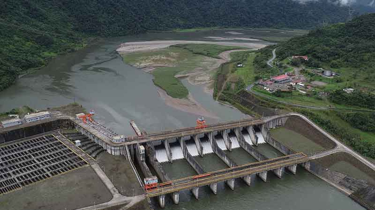 Ecuador acude a Colombia por ayuda, luego de que las compuertas de Coca Codo Sinclair cierren de manera repentina.