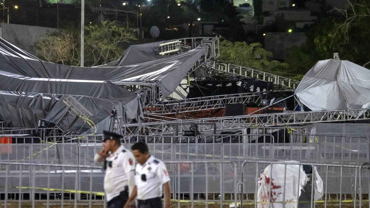 Desplome de un templete durante un acto de campaña en la capital, Monterrey