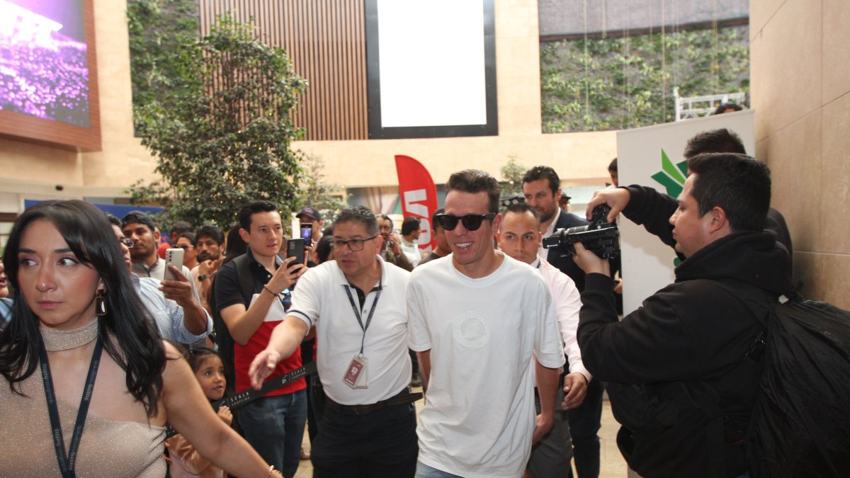 Urán está de visita en Quito para promocionar una carrera suya. Visitó centros comerciales. Se retirará este año.