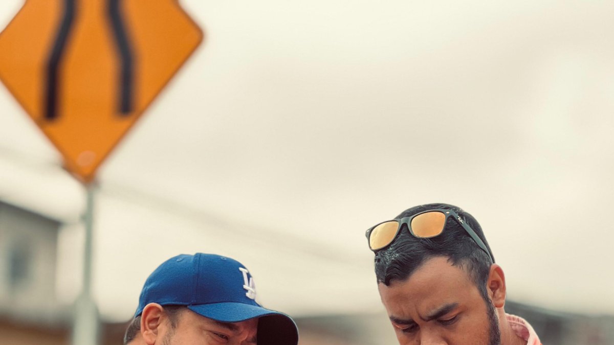 La altura máxima de vuelo es de 400 pies (122 metros) sobre el terreno y solo pueden operar entre el amanecer y el atardecer